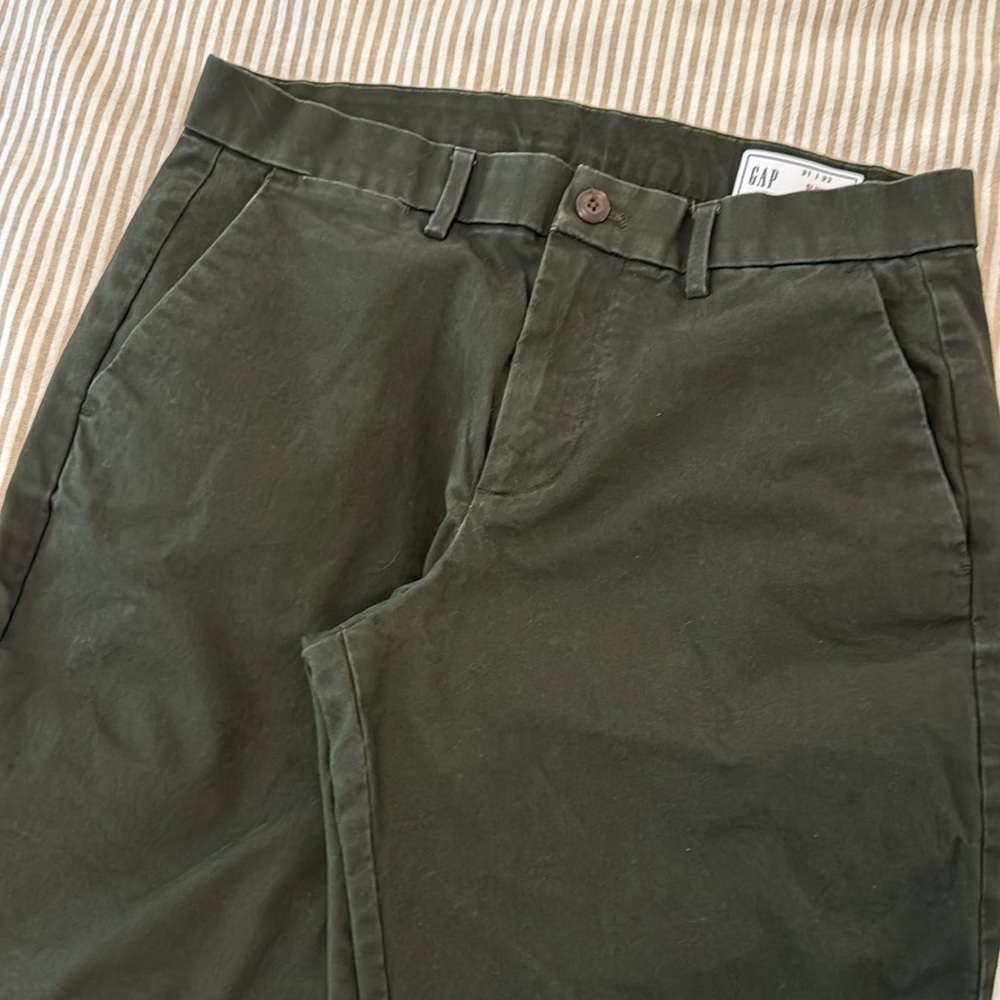Gap 31W x 32L slim olive green men’s pants
